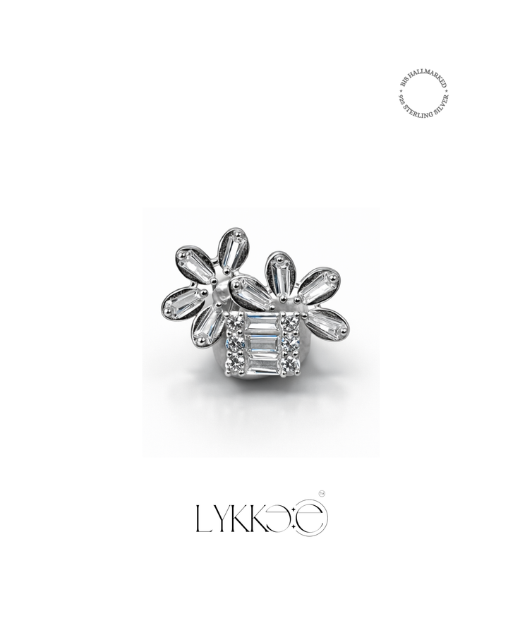 Fiora Spark Studs